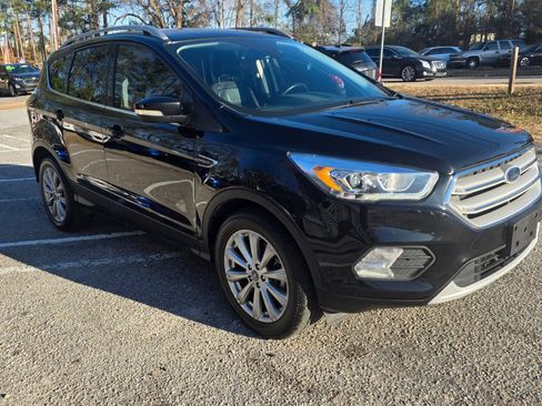 Used 2017 Ford Escape Titanium image 5