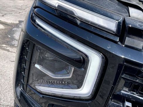 Used 2025 Chevrolet Suburban Z71 AWD/4WD image 32