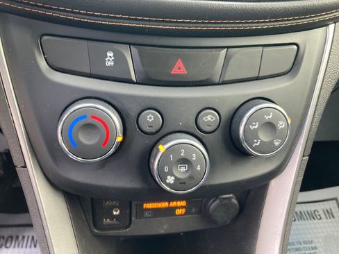 Used 2018 Chevrolet Trax LT w/ LT Convenience Package image 23