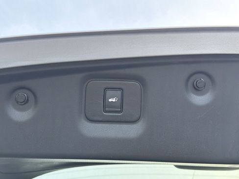 Used 2020 Nissan Pathfinder SL FWD image 16