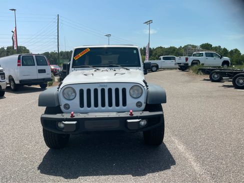 Used 2014 Jeep Wrangler Unlimited Rubicon AWD/4WD image 2