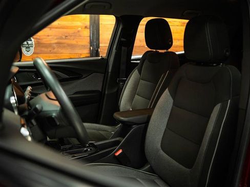 Used 2022 Chevrolet TrailBlazer LT w/ Confidence II Package image 9