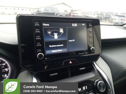 Used 2022 Toyota Venza LE image 16