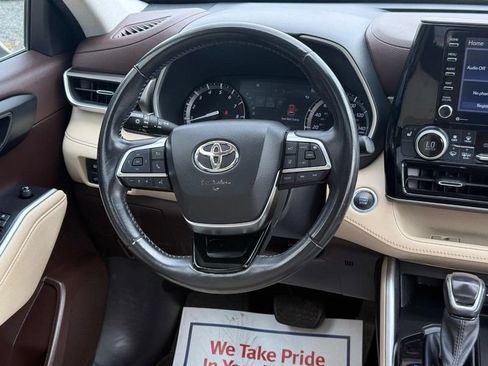 Used 2021 Toyota Highlander XLE AWD/4WD image 15