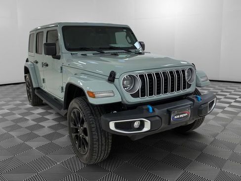 Used 2024 Jeep Wrangler Unlimited Sahara w/ Technology Group AWD/4WD image 7