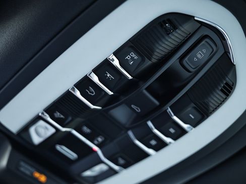 New 2026 Porsche Macan image 47