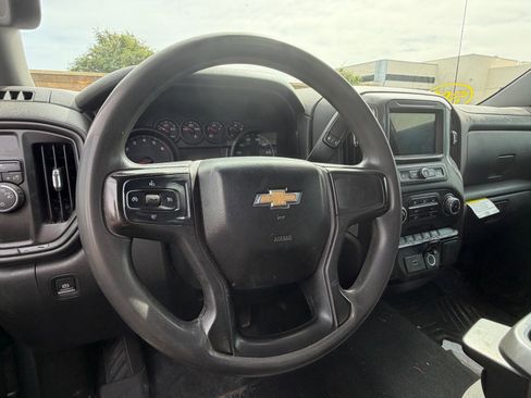 Used 2019 Chevrolet Silverado 1500 Custom w/ Custom Value Package image 11