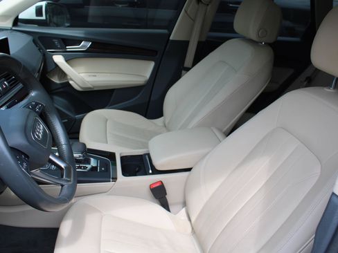 Used 2019 Audi Q5 2.0T Premium Plus w/ Premium Plus Package AWD/4WD image 7