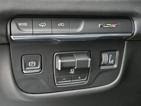 New 2026 Cadillac Escalade ESV V image 24