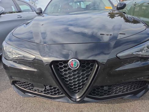Used 2019 Alfa Romeo Giulia Ti w/ Nero Edizione image 11