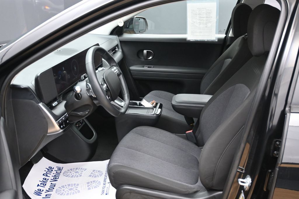 Used 2025 Hyundai Ioniq 5 SE RWD image 28