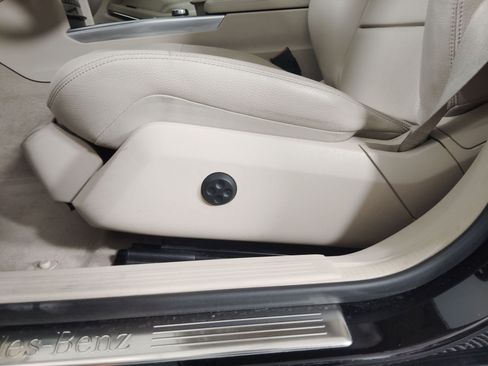 Used 2015 Mercedes-Benz E 350 4MATIC Sedan image 13