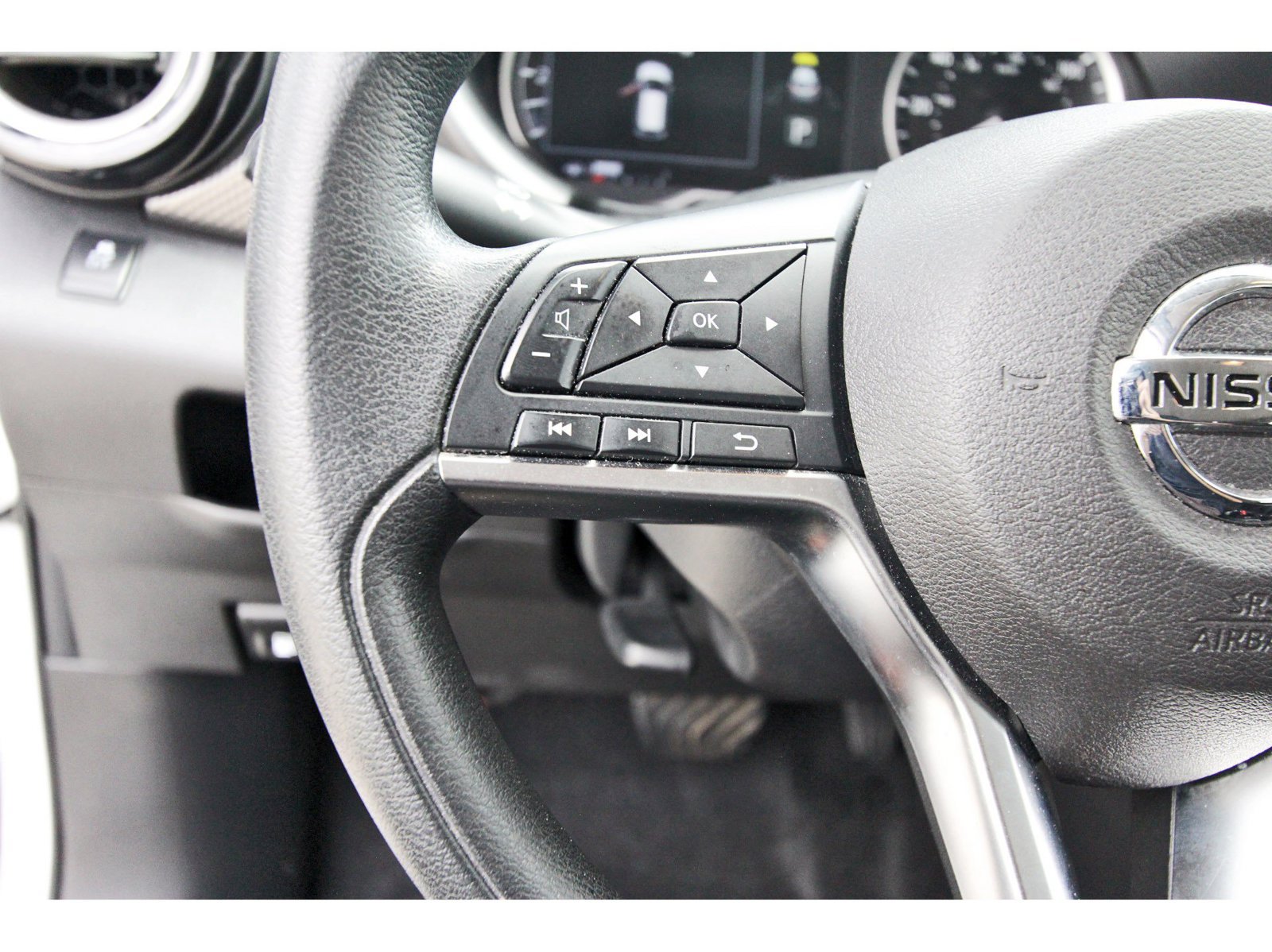 Used 2019 Nissan Kicks SV FWD image 19