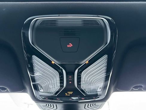 Used 2020 BMW 750i xDrive w/ M Sport Package image 31