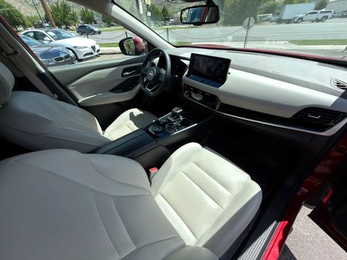 Used 2024 Nissan Rogue SL w/ SL Premium Package AWD/4WD image 10