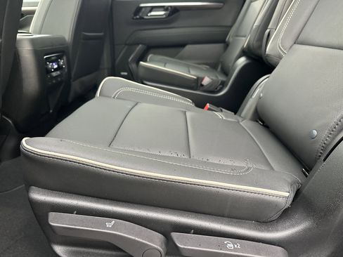 New 2026 Chevrolet Suburban Premier RWD image 22