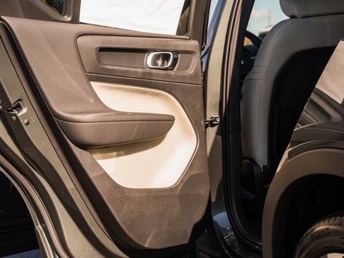 New 2026 Volvo XC40 B5 Ultra w/ Protection Package Premier image 37