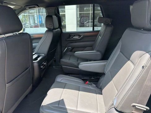 Used 2025 GMC Yukon Denali RWD image 7