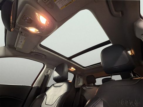 Used 2019 Jeep Compass High Altitude image 32