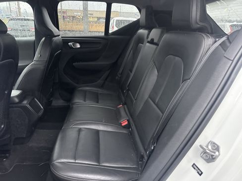 Used 2020 Volvo XC40 T5 Momentum image 13