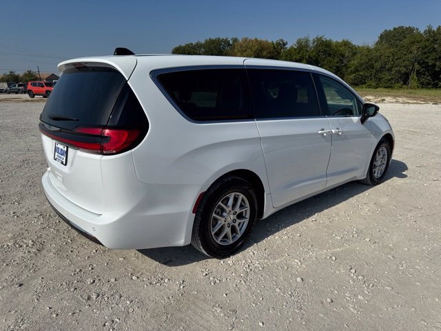 Used 2024 Chrysler Pacifica Touring-L FWD image 7