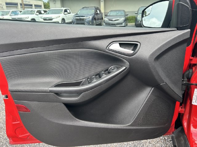 Used 2014 Ford Focus SE w/ SE Sport Package FWD image 18