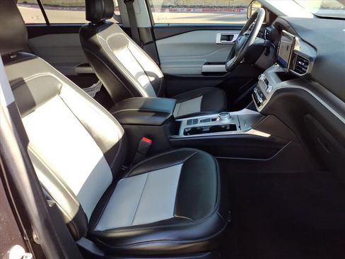Certified 2024 Ford Explorer XLT w/ Equipment Group 202A image 3