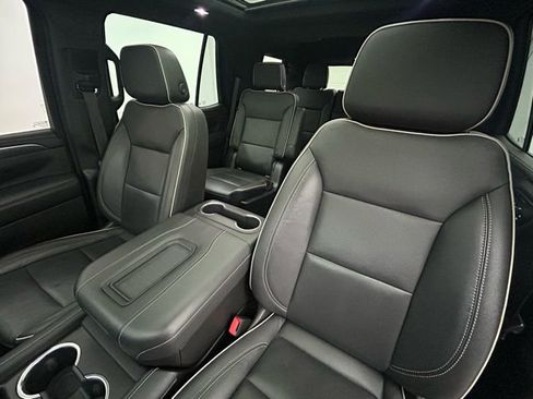 Used 2021 GMC Yukon SLT w/ SLT Premium Package image 29