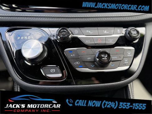 Used 2026 Chrysler Pacifica Limited FWD image 21