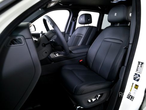 Used 2026 Rolls-Royce Cullinan AWD/4WD image 13