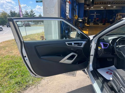 Used 2015 Hyundai Veloster w/ Option Group 03 image 20