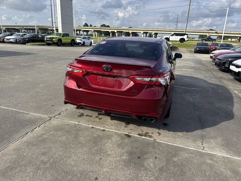 Used 2018 Toyota Camry SE w/ Convenience Package image 13