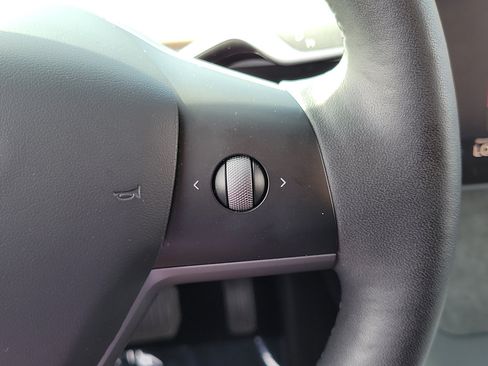 Used 2023 Tesla Model Y Long Range AWD/4WD image 22