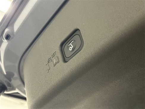 Used 2024 Lincoln Nautilus Premier w/ Equipment Group 102A image 9