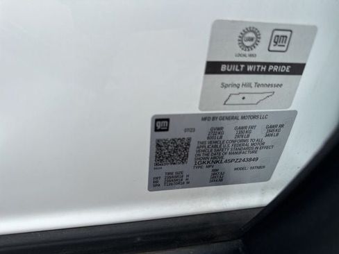 Used 2023 GMC Acadia SLE FWD image 31