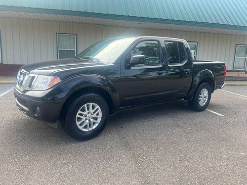 Used 2019 Nissan Frontier SV RWD image 2