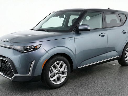 Used 2025 Kia Soul LX w/ LX Technology Package FWD image 3