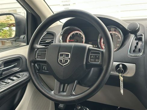 Used 2016 Dodge Grand Caravan SE w/ Quick Order Package 29E SE FWD image 16