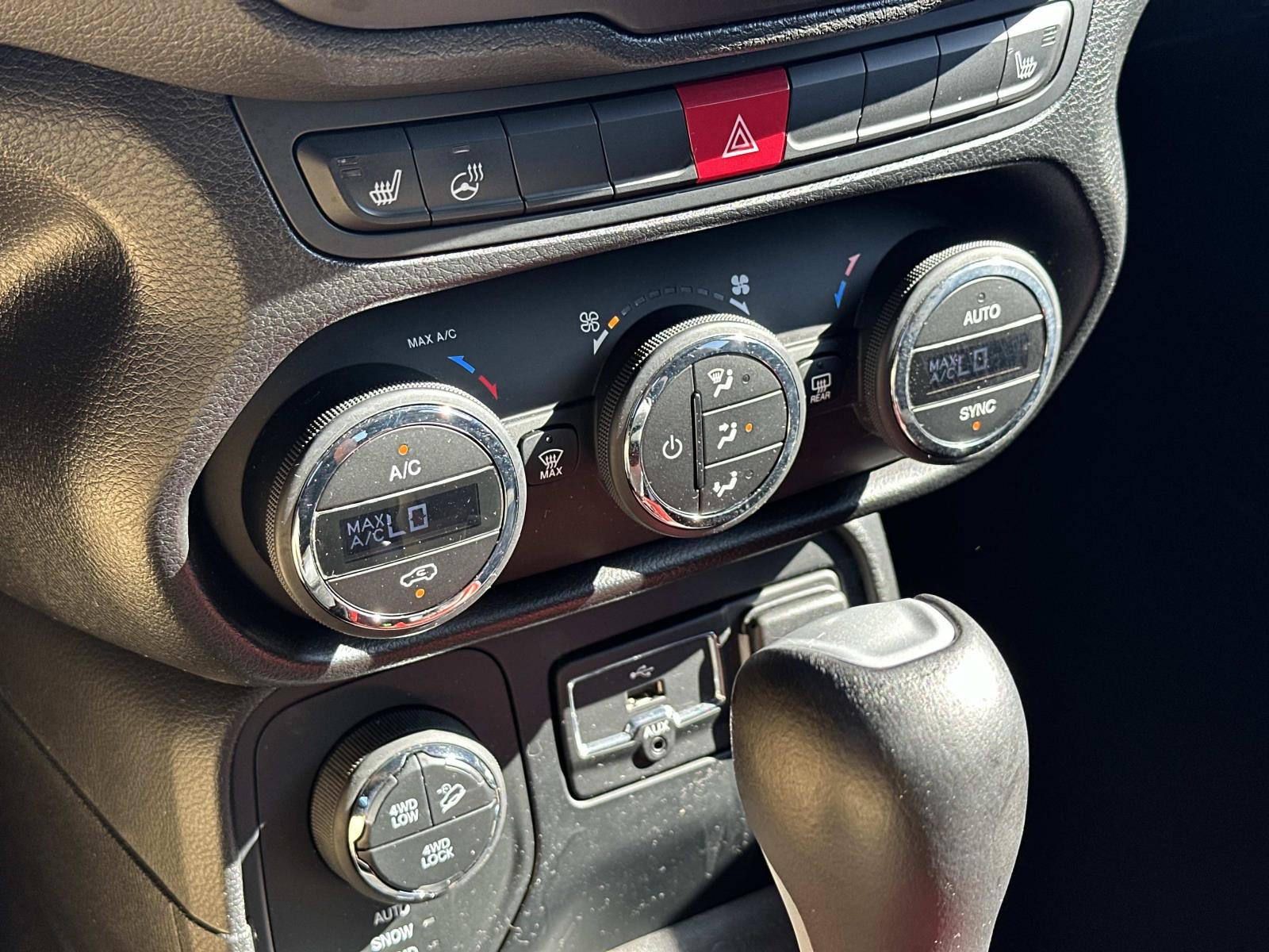 Used 2016 Jeep Renegade Trailhawk w/ Popular Equipment Group AWD/4WD image 29