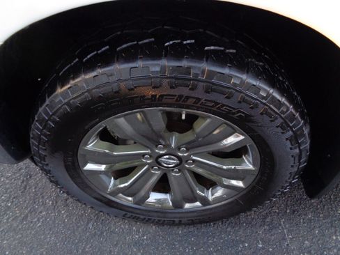 Used 2018 Nissan Titan SV w/ SV Convenience Package image 28