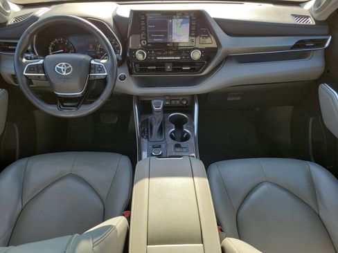 Used 2021 Toyota Highlander Limited image 18