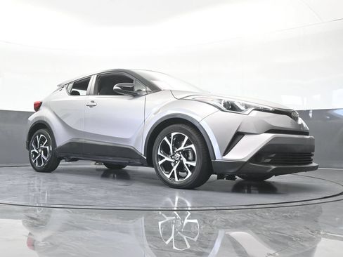 Used 2019 Toyota C-HR XLE FWD image 61