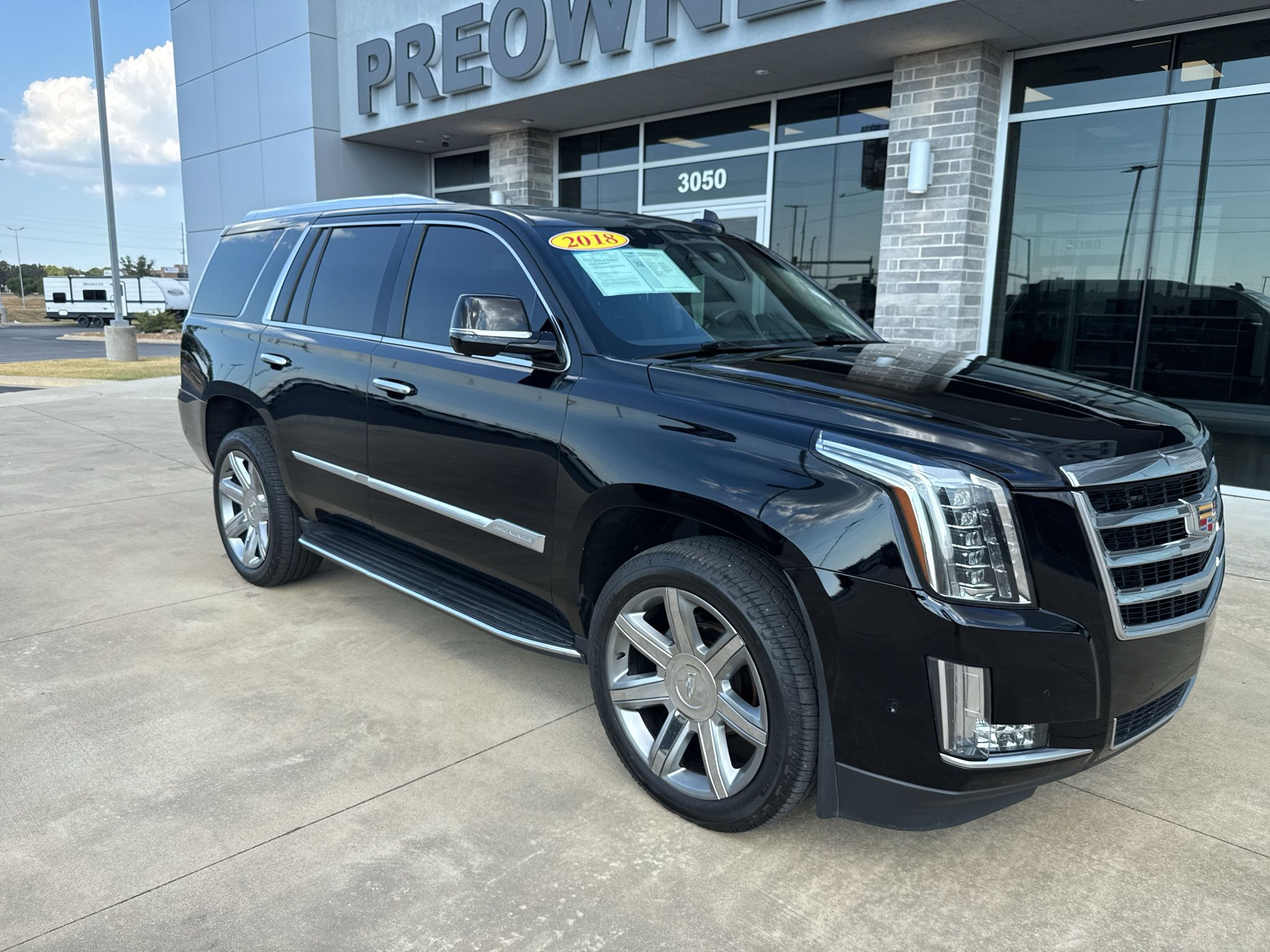 Used 2018 Cadillac Escalade Luxury AWD/4WD image 1
