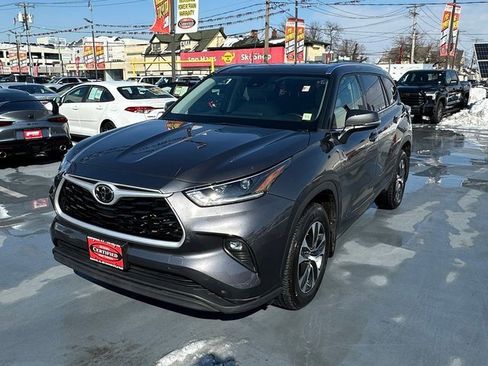 Used 2021 Toyota Highlander XLE image 6
