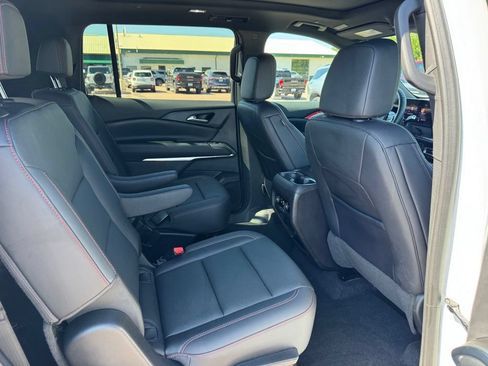Used 2025 Chevrolet Traverse Z71 AWD/4WD image 21