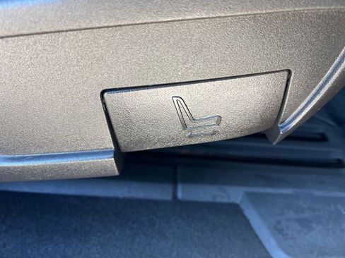 Used 2017 Chevrolet Traverse LT image 38