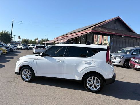 Used 2022 Kia Soul LX w/ Technology Package FWD image 10