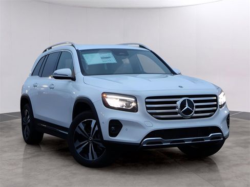 New 2025 Mercedes-Benz GLB 250 4MATIC image 1