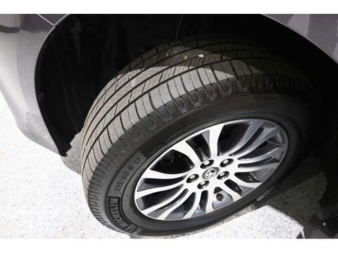 Used 2020 Toyota Sienna XLE FWD image 11