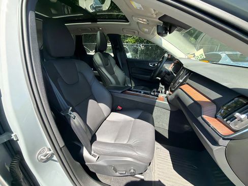 Certified 2024 Volvo XC60 B5 Plus w/ Protection Package Premier AWD/4WD image 18